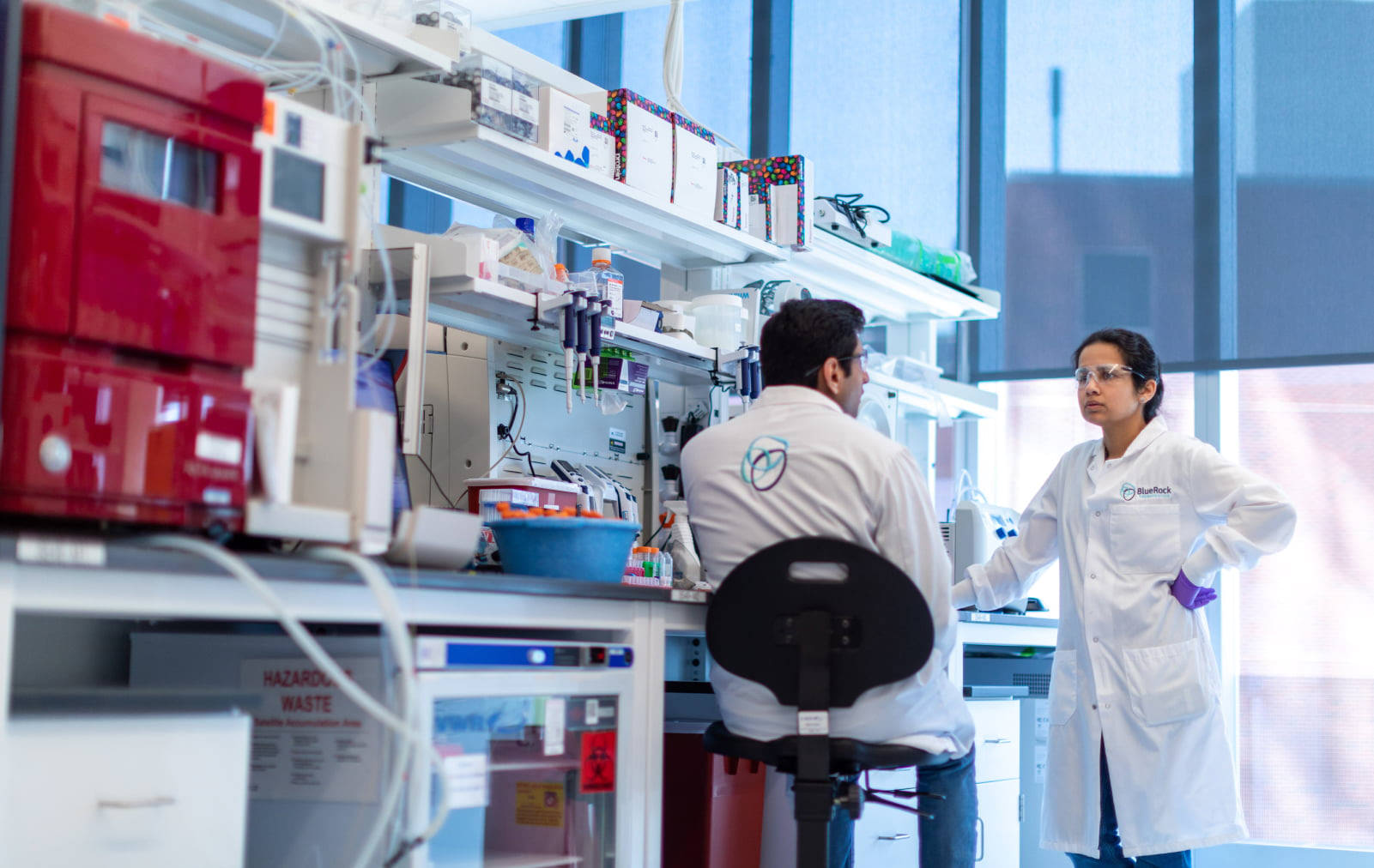 Two BlueRock Therapeutics scientists having a discussion in a lab